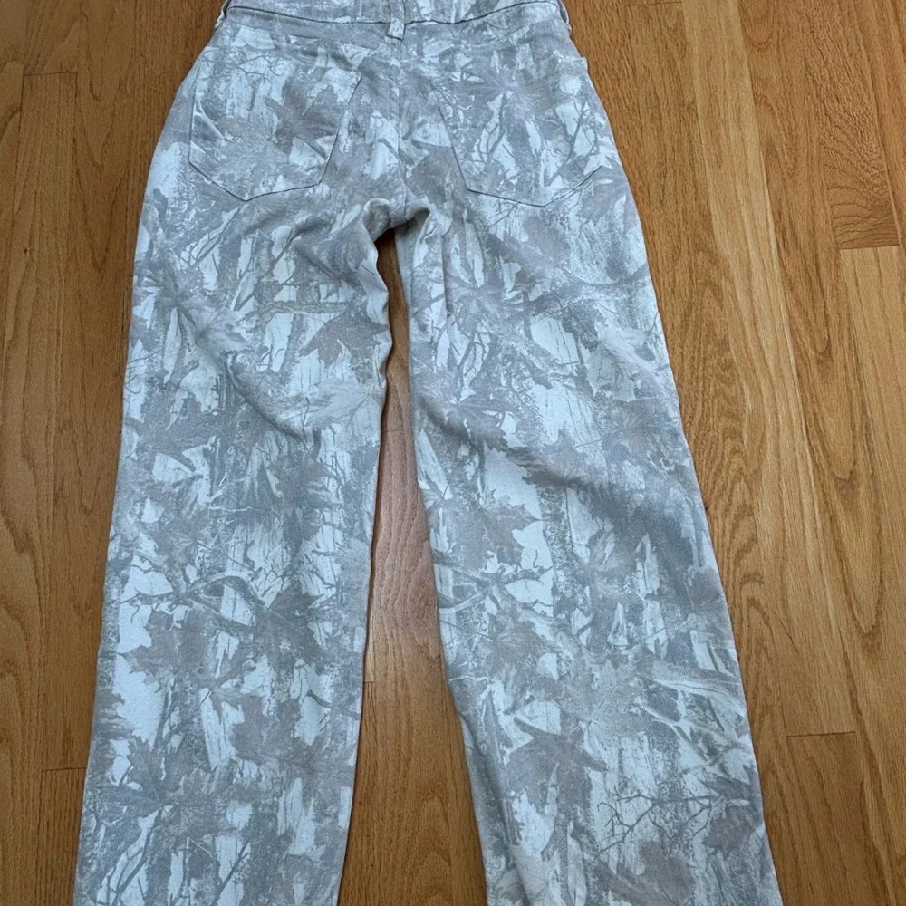 EUC Hollister Camo Low Rise Baggy Jeans Size 00R W24 raw edge - Picture 9 of 12